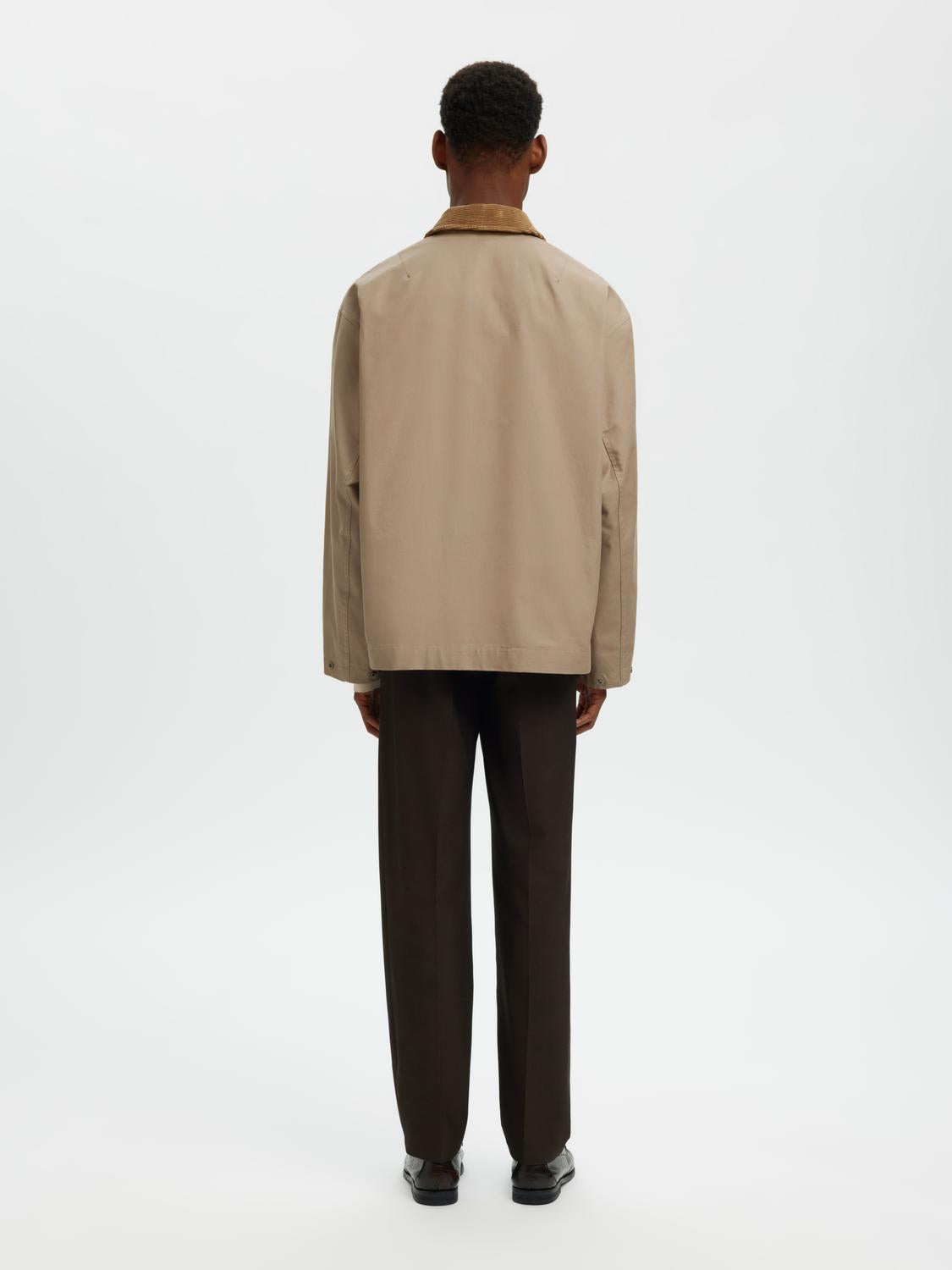 model_shot-back